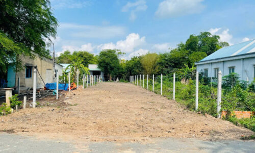 Cô Tám 82 tuổi bán liền lô đất 363m2 chia tài sản cho con, 560 triệu.