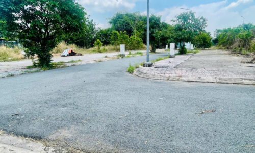 CHỦ CẦN TIỀN BÁN GẤP LÔ ĐẤT ĐẸP GẦN CẦU VƯỢT CỦ CHI CÁCH QL22 700m DT210m2