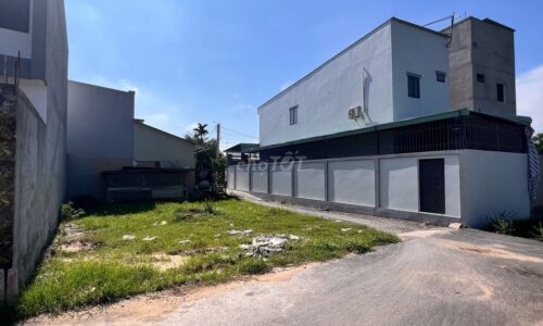 CHÚ 3 BÁN GẤP 168M2 ĐẤT 2 MẶT TIỀN 550 TRIỆU SỔ HỒNG RIÊNG