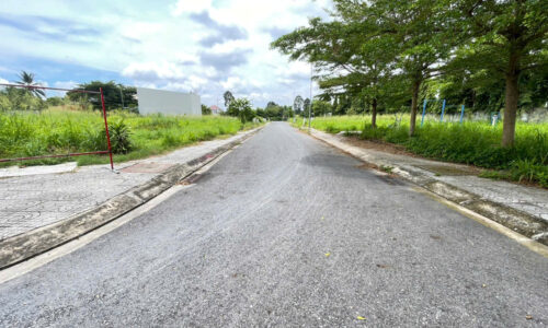 cần bán gấp lô đất ở xã Tân Phú Trung huyện Củ Chi Cách ngã 4 Nguyễn Thị Lắng và đường Cây Da là 200m dt 140m2 giá 550 triệu